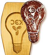 тульский пряник в форме электрической лампочки с логотипом КЭС, и дизайнерская деревянная форма для выпечки