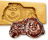 брендированный печатный тульский пряник в форме трактора. и его деревянная резная форма